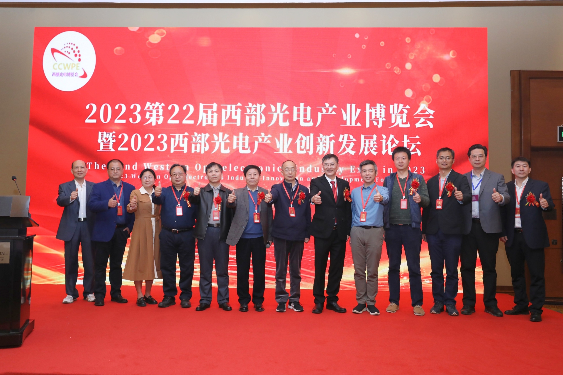 洪明辉合影.jpg 洪明辉合影.jpg